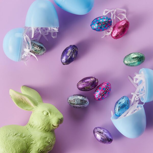 HERSHEY'S Assorted Flavored Eggs, Easter Candy Bag, 31.5 oz (158 Pieces) - Image 3